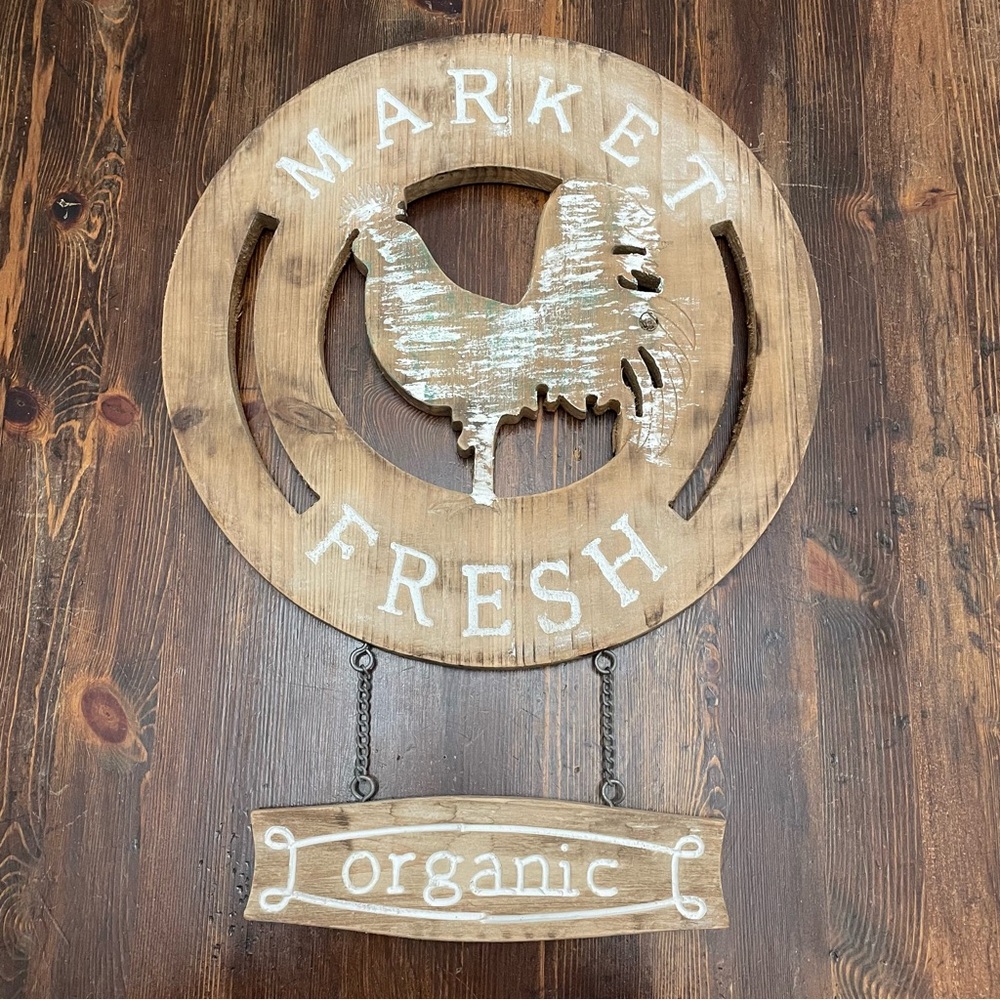 Distressed Brown “Market Fresh Organic” with Rooster Wall Decor